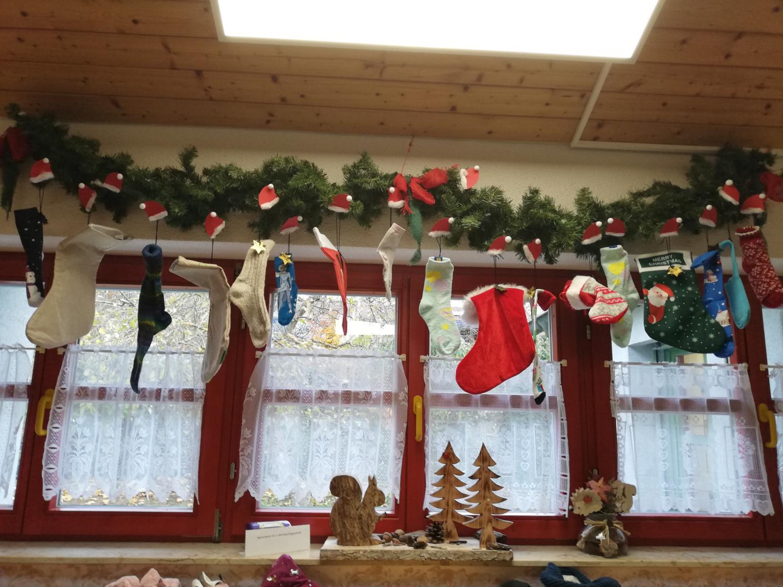 aufgehängte Socken (c) Socken für den Nikolaus, aufgehängt, Heilig Geist, Veitsbronn