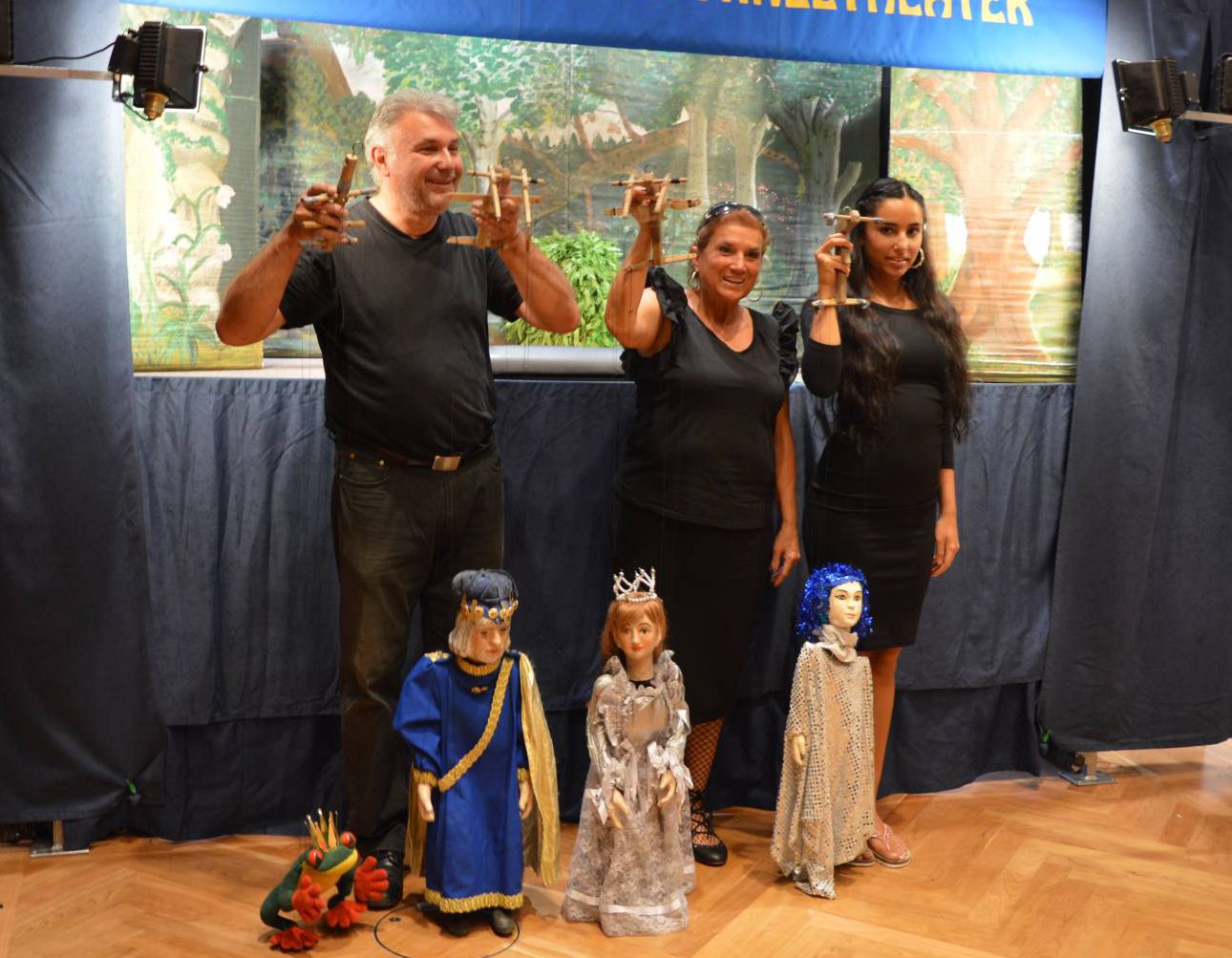 familie-gruenholz-e1504535496153 (c) Marionetten, rollende Kulisse, schlampige Prinzessin, 2024